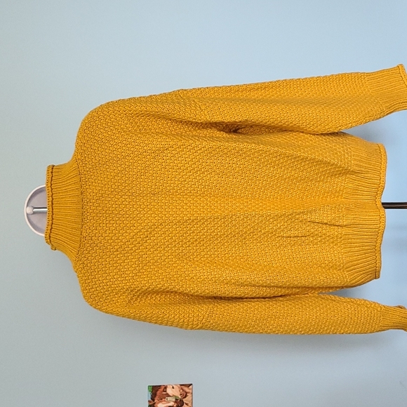 Sweater. - Picture 2 of 10